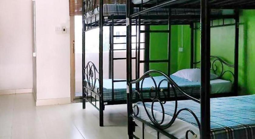 The Twins Hostel Bangkok Esterno foto